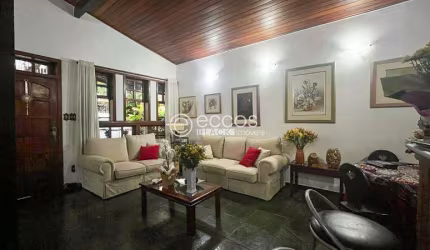 Casa à venda, 8 quartos, 2 suítes, 3 vagas, Santo Antônio - Belo Horizonte/MG