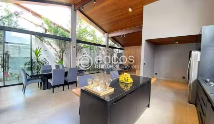 Casa para aluguel, 3 quartos, 3 suítes, 4 vagas, Jardim Karaíba - Uberlândia/MG