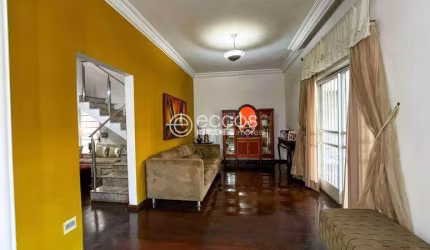 Casa à venda, 4 quartos, 2 suítes, 2 vagas, Serra - Belo Horizonte/MG
