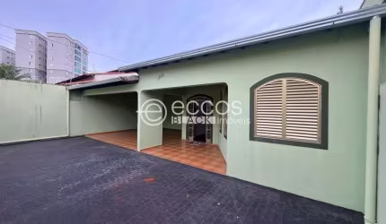 Casa para aluguel, 5 quartos, 1 suíte, 4 vagas, Santa Mônica - Uberlândia/MG