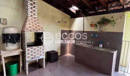 Casa à venda, 4 quartos, 1 suíte, 2 vagas, Martins - Uberlândia/MG