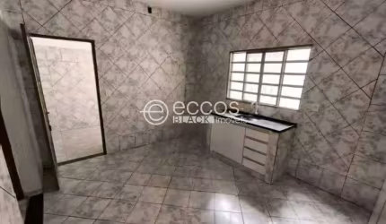 Casa para aluguel, 3 quartos, 1 vaga, Santa Rosa - Uberlândia/MG