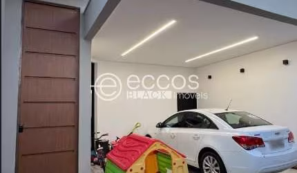 Casa para aluguel, 4 quartos, 2 suítes, 2 vagas, Novo Mundo - Uberlândia/MG