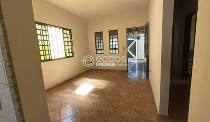 Casa para aluguel, 3 quartos, 2 vagas, Maria Eugênia - ARAGUARI/MG
