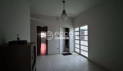 Casa à venda, 4 quartos, 2 suítes, 2 vagas, Centro - Uberlândia/MG