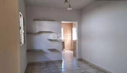 Casa para aluguel, 3 quartos, 1 suíte, 1 vaga, Saraiva - Uberlândia/MG