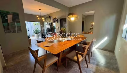 Casa à venda, 2 quartos, 1 suíte, 2 vagas, FABRÍCIO - UBERABA/MG