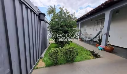 Casa para aluguel, 3 quartos, 1 suíte, 2 vagas, Cidade Jardim - Uberlândia/MG