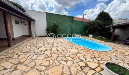 Casa à venda, 4 quartos, 1 suíte, 4 vagas, Mercês - UBERABA/MG