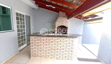 Casa à venda, 2 quartos, 2 suítes, 3 vagas, Santa Rosa - Uberlândia/MG