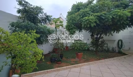Casa à venda, 3 quartos, 1 suíte, Santa Mônica - Uberlândia/MG