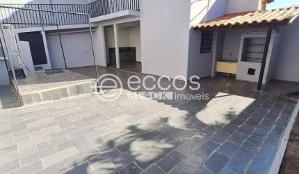 Casa para aluguel, 4 quartos, 2 suítes, 2 vagas, BOSQUE - ARAGUARI/MG