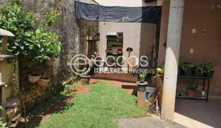 Casa à venda, 3 quartos, 1 suíte, Jardim Regina - ARAGUARI/MG