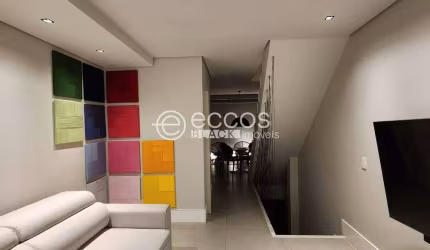 Casa em condomínio para aluguel, 2 quartos, 2 suítes, 2 vagas, Vigilato Pereira - Uberlândia/MG