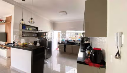 Casa à venda, 3 quartos, 1 suíte, 2 vagas, Jardim Nenê Gomes - UBERABA/MG