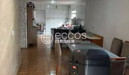 Casa à venda, 2 quartos, 2 vagas, Carajás - Uberlândia/MG