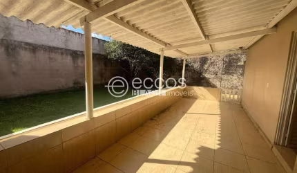 Casa à venda, 3 quartos, 1 vaga, Luizote de Freitas - Uberlândia/MG