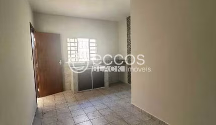Casa à venda, 2 quartos, 2 vagas, Pacaembu - Uberlândia/MG