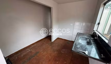 Casa à venda, 2 quartos, 4 vagas, Presidente Roosevelt - Uberlândia/MG