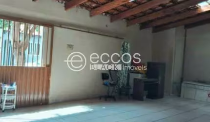 Casa à venda, 2 quartos, 2 vagas, Pacaembu - Uberlândia/MG