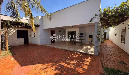 Casa para aluguel, 3 quartos, 1 suíte, 3 vagas, Jardim Karaíba - Uberlândia/MG