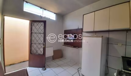 Casa para aluguel, 2 quartos, 2 suítes, Martins - Uberlândia/MG