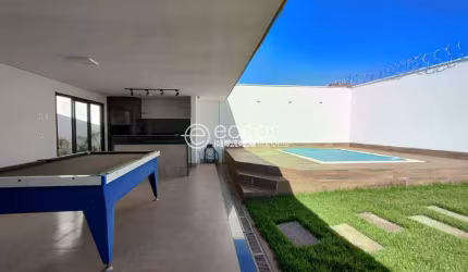 Casa para aluguel, 3 quartos, 1 suíte, 2 vagas, Segismundo Pereira - Uberlândia/MG