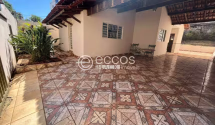 Casa para aluguel, 3 quartos, 1 suíte, 5 vagas, Morada da Colina - Uberlândia/MG