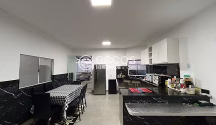 Casa à venda, 3 quartos, 2 suítes, 5 vagas, Jardim Botânico - Uberlândia/MG