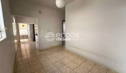 Casa para aluguel, 3 quartos, 1 suíte, 2 vagas, Centro - Uberlândia/MG