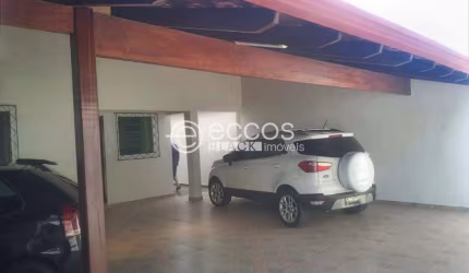 Casa à venda, 5 quartos, 1 suíte, 6 vagas, Jóquei Clube - ARAGUARI/MG