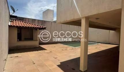 Casa à venda, 4 quartos, 2 suítes, 6 vagas, Tabajaras - Uberlândia/MG