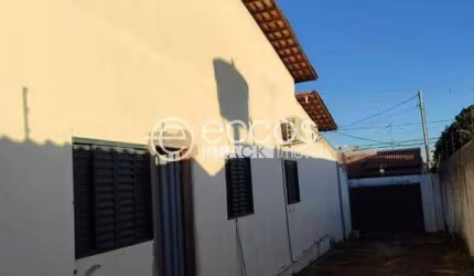 Casa à venda, 3 quartos, 1 suíte, 2 vagas, Industrial - ARAGUARI/MG