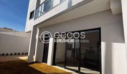 Casa à venda, 3 quartos, 1 suíte, 2 vagas, Novo Mundo - Uberlândia/MG