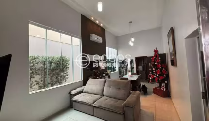 Casa à venda, 3 quartos, 1 suíte, 2 vagas, Santa Rosa - Uberlândia/MG
