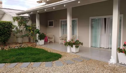 Linda Casa no Bairro Fazenda em Itajaí