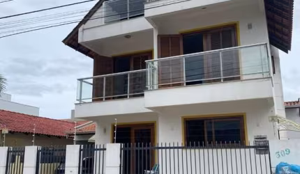 Casa com 4 dormitórios à venda, 245 m² - Centro - Navegantes/SC