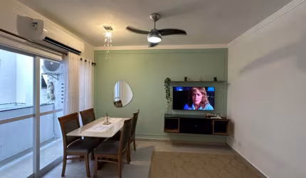 Linda casa em condomínio fechado, 2 quartos, suíte e garagem.