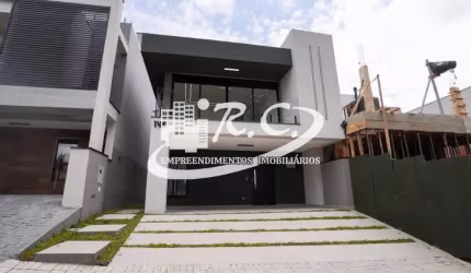 RC Imóveis vende sobrado em Condomínio fechado no santa Cândida