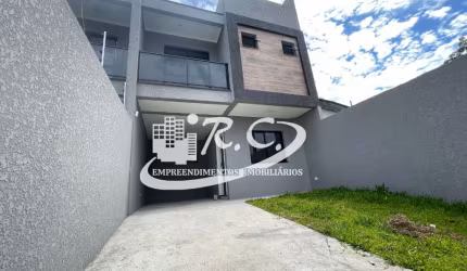 RC Imóveis vende sobrado no Xaxim
