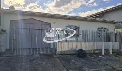 RC Imóveis aluga casa no Ganchinho