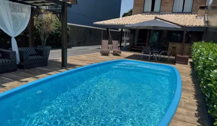Casa para Venda em Penha, Centro, 4 dormitórios, 2 banheiros, 2 vagas