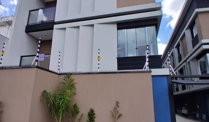 Sobrado de condomínio 90m2 e garagem Privativa