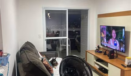 Apartamento mobiliado 2 dormitórios sendo 1 suíte, 1 vaga e Lazer no bairro Guilhermina em Praia Grande.