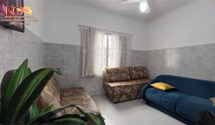 Casa térrea tipo kitnete, 1 vaga no bairro Guilhermina em Praia Grande.