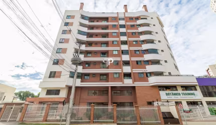 Linda cobertura a poucos passos do Jardim Botânico de Curitiba.