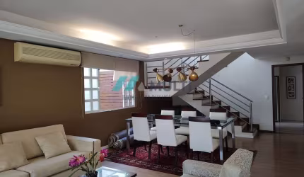 Casa em Condomínio Fechado
