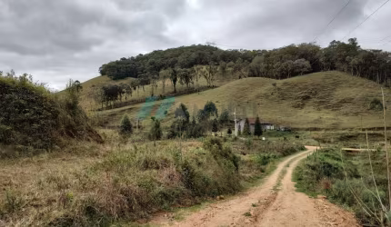 Linda área em São Pedro de Alcantara. Região conhecida como a Rua Geral da Rocinha, que finalizada na localidade do Bairro Egito em Antônio Carlos.
