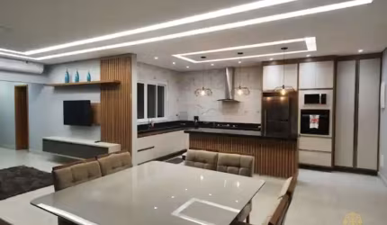Cobertura luxuosa com vista para a montanha decorada com requinte