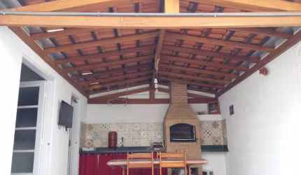 EXCELENTE SOBRADO!